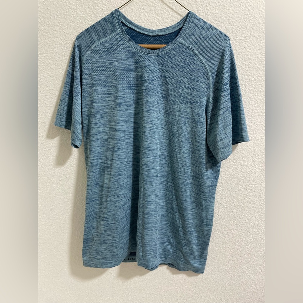 Lululemon Casual Blue Short Sleeve Tee for Men